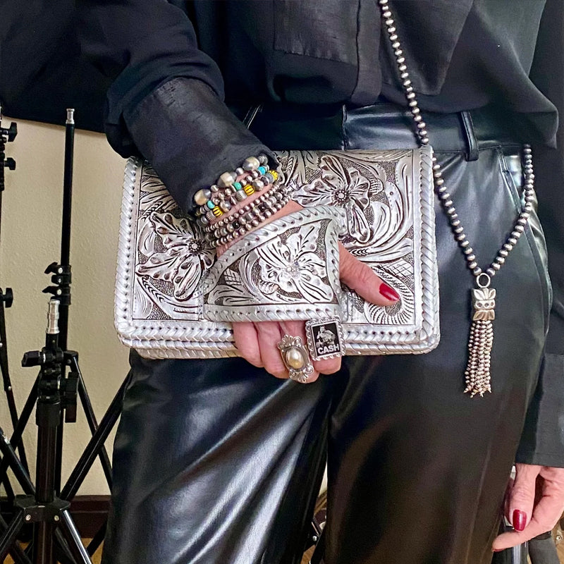 🤠 "Silver Flower Dance" Western-Style Clutch