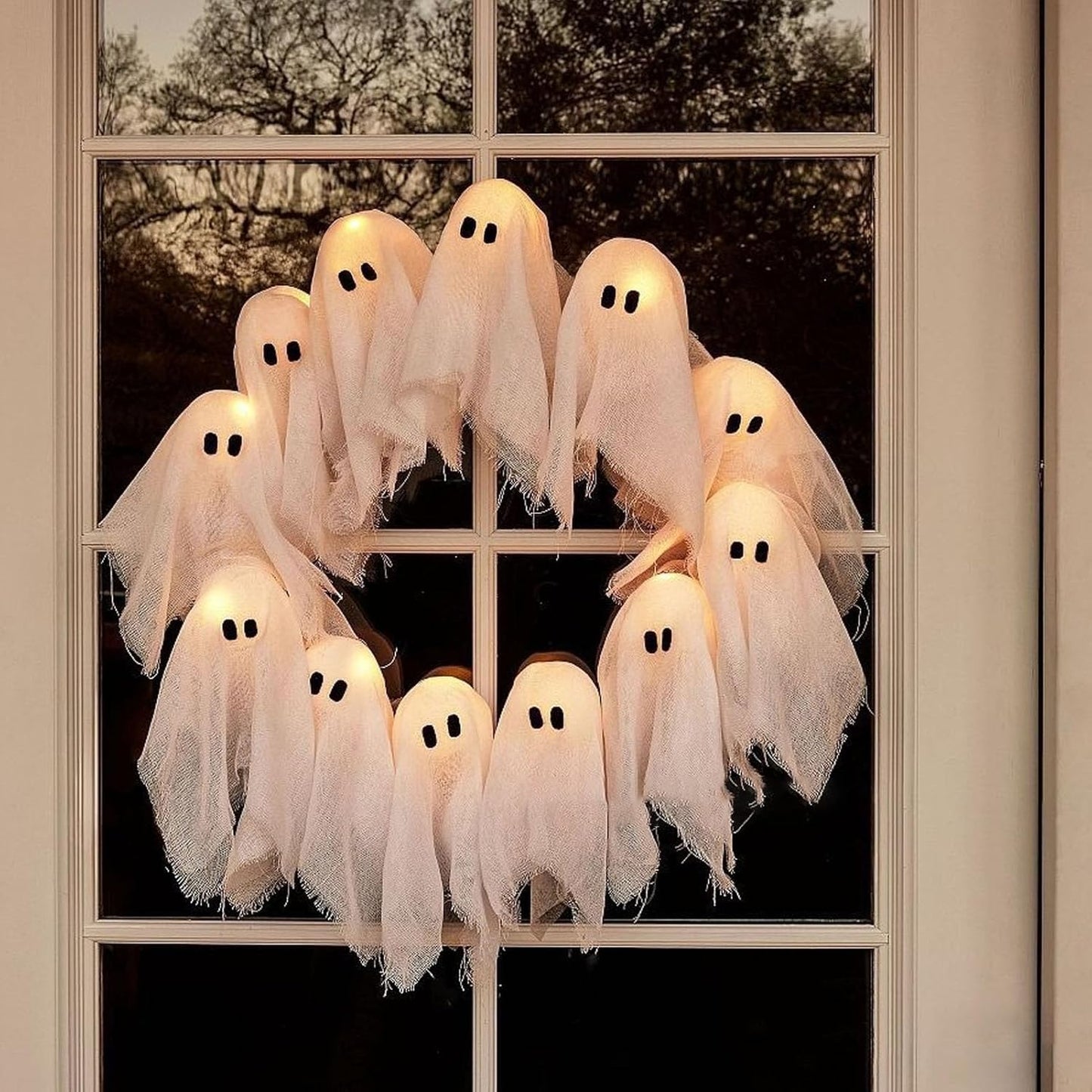 👁️Light-Up Ghost Crew Wreath 👻 Trick-or-Treat Favorite – Going Fast!
